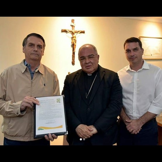 Bolsonaro assina documento católico contra o casamento gay