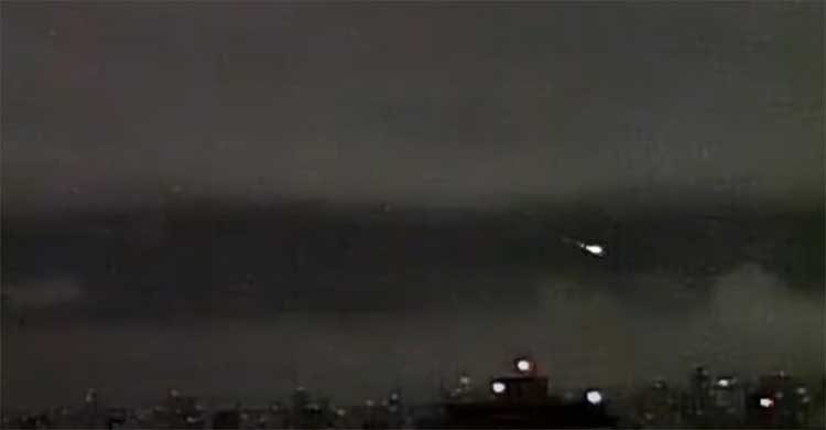 VÍDEO: Imagens reais do OVNI que caiu em Magé.