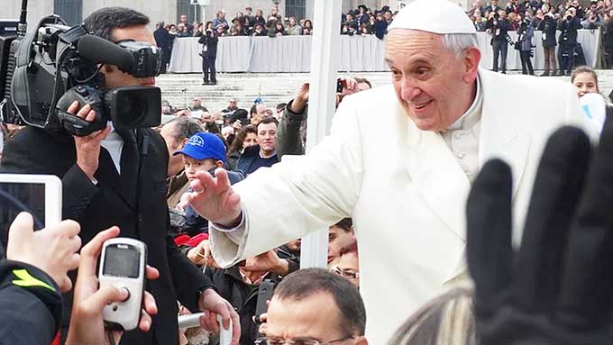 Padre de São Paulo é punido pelo Vaticano por celebrar casamento homossexual