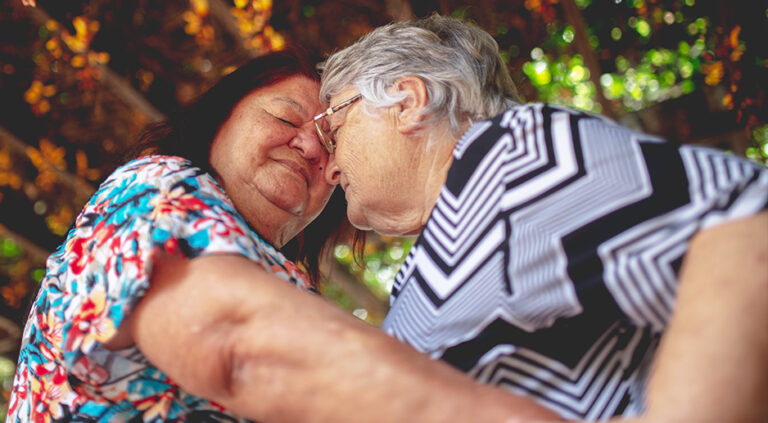 Casal de idosas lésbicas, Ângela de 69 anos e Willman de 74 anos, se casam nesta sexta em São Paulo